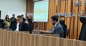 Prefeito Kayo Amado prestando contas à Câmara Municipal de São Vicente