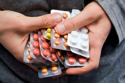 Câmara alerta sobre problemas renais provocados por uso indevido de remédios