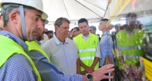 Tarcísio de Freitas visitou as obras que estão sendo feitas para melhorar o tráfego de veículos na Rodovia Castello Branco (SP-280) nos municípios de Osasco e Barueri.