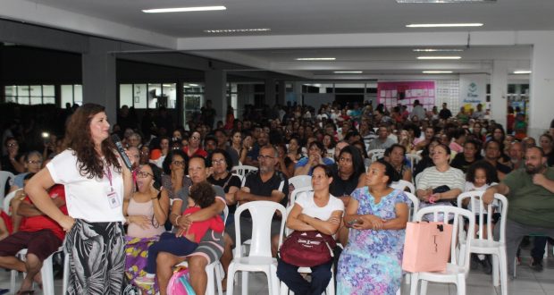 Prefeitura entrega termos de quitação a moradores do Conjunto Habitacional Aníbal Correia