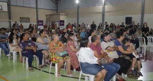 Famílias da Vila Ana Neri celebram conquista de títulos de propriedade