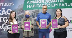 Sehab entrega títulos de extinção e quitação de débitos para moradores do Aníbal Correa