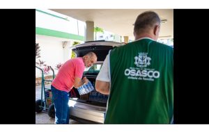 Prefeitura faz mega drive-thru para arrecadar donativos para famílias do Rio Grande do Sul. (Imagens: Fernanda Cazarini)