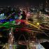 Prefeitura de Osasco iluminou o viaduto metálico com as cores do Estado gaúcho (vermelha, amarela e verde).
