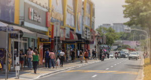 Barueri está entre as 10 cidades que mais empregaram nos últimos 12 meses. (Centro de Barueri) - Foto: Benjamim Sepulvida/Secom