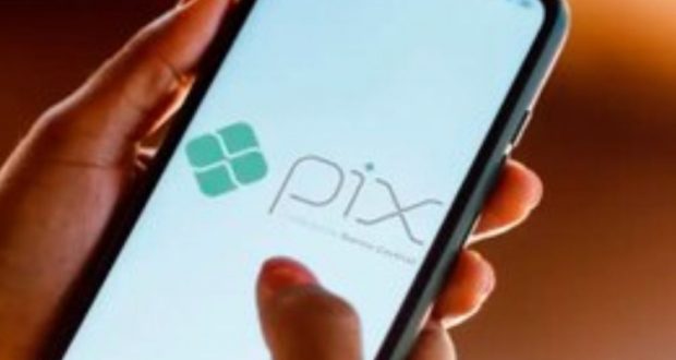 Campos Neto destacou o crescimento do Pix desde o seu lançamento em 2020, com 754 milhões de chaves Pix ativas - Imagem: Reprodução/JovemPanNews