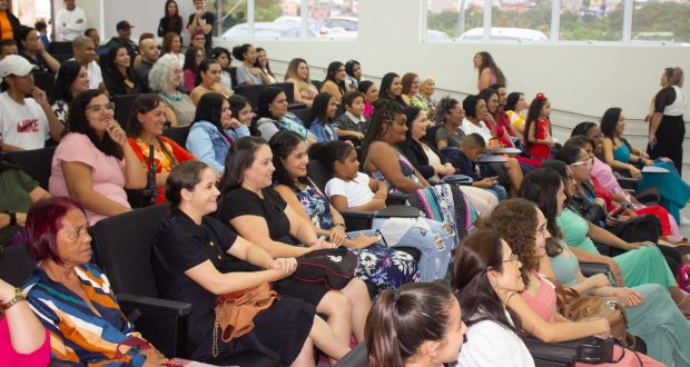 Fortalecendo o Empoderamento Feminino e a Igualdade Racial: Celebração da Formatura dos Cursos da Diretoria de Políticas Para Mulher e Igualdade Racial em Jandira!