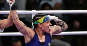 Aos 31 anos, Beatriz Ferreira se tornou a primeira boxeadora brasileira a repetir um pódio