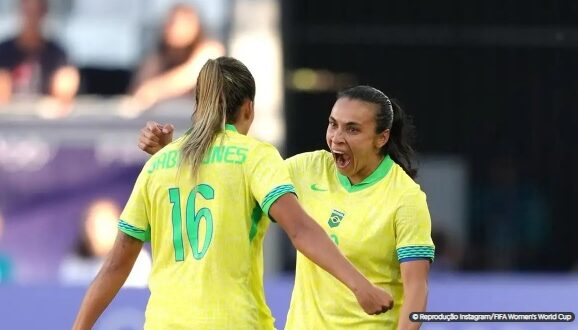 Gabi Nunes marcou o gol da partida após passe açucarado de Marta