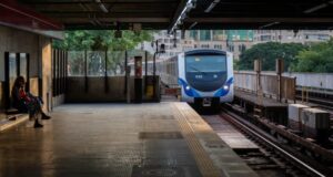 Metrô de SP oferece sessões de cinema aos passageiros da Linha 3-Vermelha nas férias