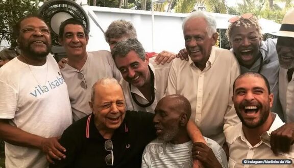 Amigos e familiares se despediram do jornalista Sérgio Cabral