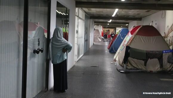 Novas regras para entrada de imigrantes no Brasil entram em vigor Entidades de acolhimento de refugiados manifestam preocupação