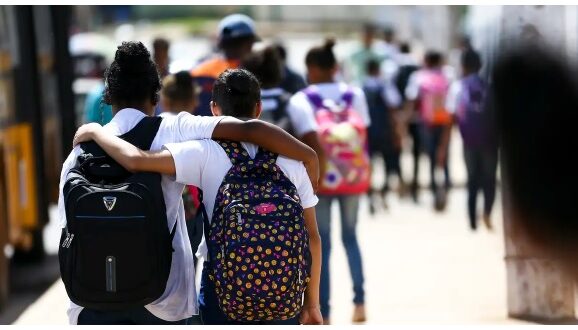 Estratégias para melhorar educação para a adolescência