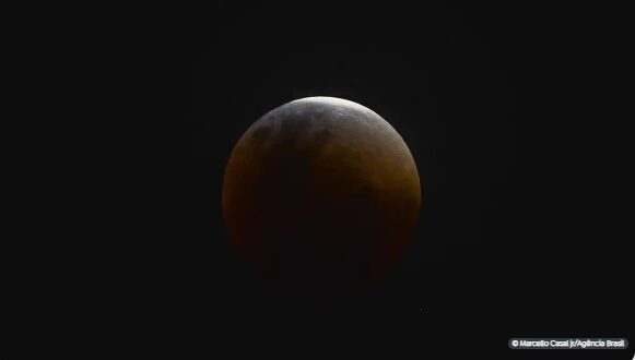 Eclipse parcial da Lua acontece hoje; veja como assistir pela internet. Observatório Nacional transmitirá fenômeno ao vivo