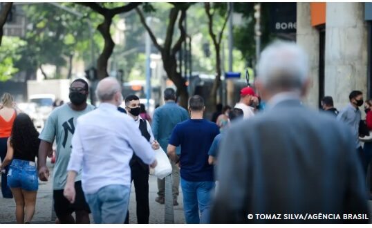 Aumento de casos de Síndrome Respiratória Aguda Grave (SRAG) por covid-19 tem se mantido, segundo o Boletim InfoGripe divulgado pela Fundação Oswaldo Cruz (Fiocruz)