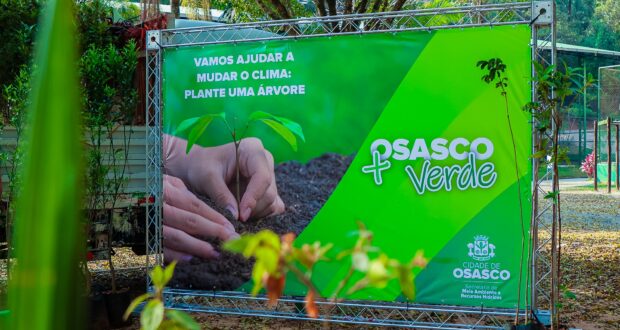 Prefeitura de Osasco, por meio da Secretaria de Meio Ambiente e Recursos Hídricos, promoveu mutirão para o plantio de árvores nativas e frutíferas, além da doação de mudas