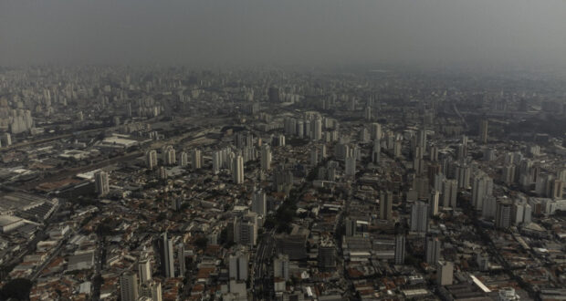 A Companhia Ambiental do Estado de São Paulo (CETESB) anunciou a interrupção temporária das autorizações para queimadas, exceto em situações específicas