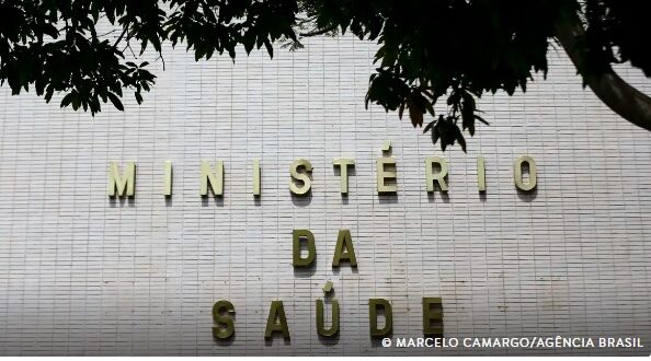 Ministério da Saúde lançou um guia de bolso sobre mudanças climáticas e os efeitos na saúde humana, voltado para profissionais como médicos e enfermeiros. Proposta é orientar pacientes com segurança