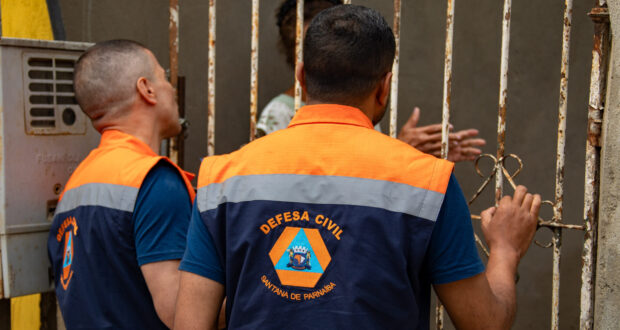 Entre as ações, os agentes da Defesa Civil orientaram moradores e fizeram palestras em colégios