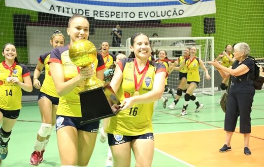 Campeãs Paulistas pelo terceiro ano consecutivo do Vôlei Sub-15 de Barueri