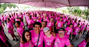 Caminhada Outubro Rosa em Santana de Parnaíba reúne milhares de pessoas em apoio à prevenção do câncer de mama