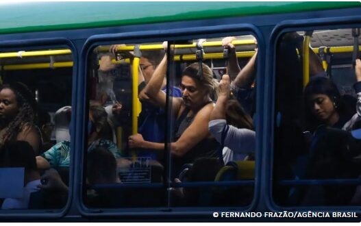 Usuários de transportes públicos de sete capitais brasileiras começaram o ano de 2025 com as tarifas mais caras