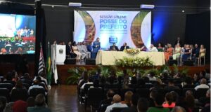 Prefeito, vice-prefeito e vereadores são empossados no Teatro Municipal de Jandira