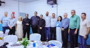 Prefeito de Osasco participa de comemorações do jubileu de prata da comunidade Kénosis