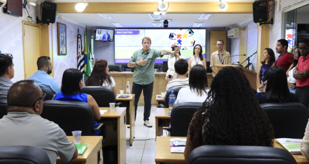 Objetivo é explicar o funcionamento da Casa de Leis para novos servidores