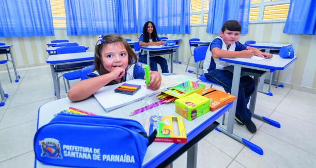 Além de kits de material escolar, a prefeitura vai contemplar os alunos com material didático, uniformes de verão e inverno e repelentes