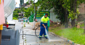 Prefeito de Osasco lidera força-tarefa após fortes chuvas em Osasco