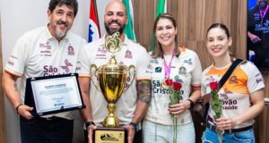 Prefeito de Osasco recepciona atletas campeãs da Copa Brasil de Vôlei