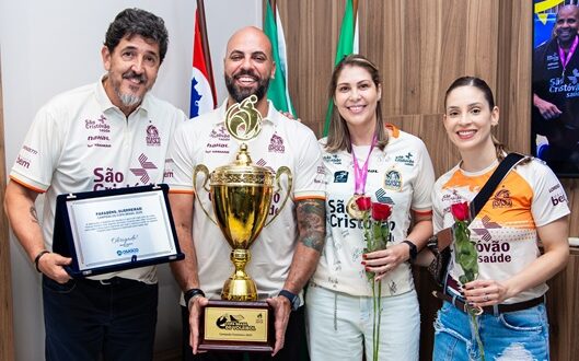 Prefeito de Osasco recepciona atletas campeãs da Copa Brasil de Vôlei