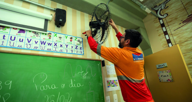 Os ventiladores tornam a circulação de ar mais abrangente e aumentam a sensação de conforto e frescor