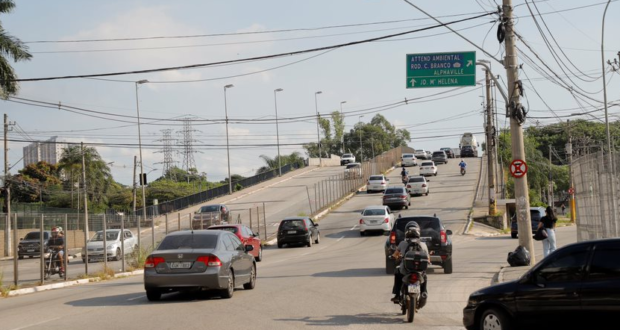 O viaduto, com cerca de 20 anos, é uma importante ligação entre Alphaville, Aldeia de Barueri e outros bairros da cidade