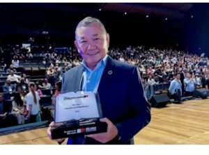 Jandira é premiada por excelência na alfabetização de crianças