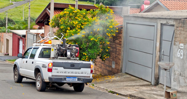 Novos bairros passam por nebulização veicular e costal