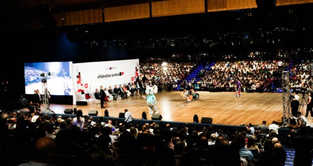 Osasco recebe Prêmio Excelência Educacional do programa Alfabetiza Juntos SP