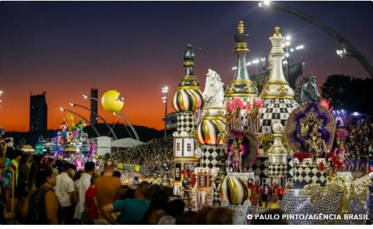 A Sociedade Rosas de Ouro foi a grande vencedora do desfile das escolas de samba do carnaval de São Paulo de 2025.