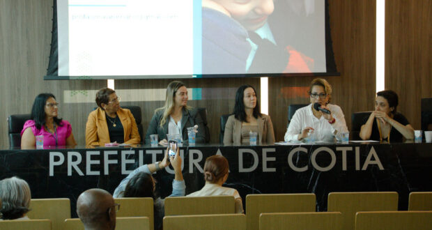 Soraia Romano, doutora em Educação Especial ministrou palestra em evento organizado pela secretaria de neurodiversidade do município