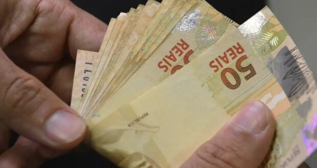 O rendimento mensal real domiciliar per capita no Brasil chegou, no ano passado, ao maior valor da série histórica iniciada em 2012: R$ 2.020