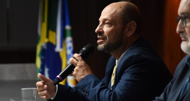 O presidente do INSS, Gilberto Waller Júnior pontuou que o volume de acessos foi muito superior ao número de solicitações feitas. Por isso, pediu que seja evitado o uso do sistema por pessoas que não tenham sido afetadas diretamente