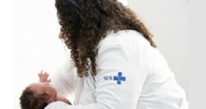 Conforme as regras do edital, os médicos brasileiros registrados no Conselho Regional de Medicina (CRM) terão prioridade no preenchimento das vagas