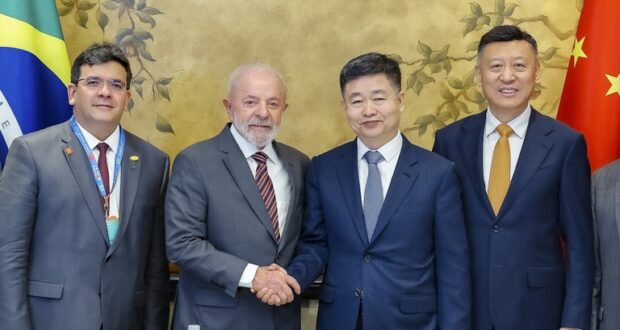 Primeiro compromisso oficial de Lula na China resulta no anúncio de investimentos de US$ 1 bi para produção de SAF no Brasil