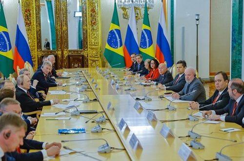 Presidente debate contexto internacional de desafios geopolíticos e ampliação do comércio exterior entre as nações com líder russo