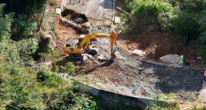 Iniciada a reconstrução do trecho da rua Íris danificado pela chuva