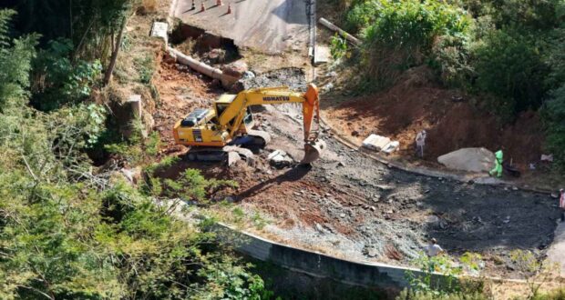 Iniciada a reconstrução do trecho da rua Íris danificado pela chuva