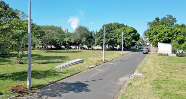 Prefeitura instala 26 novos postes de iluminação em LED no Jardim Esplanada