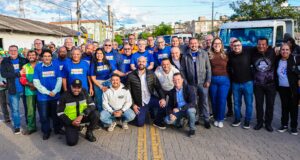 O prefeito de Osasco, Gerson Pessoa, acompanhado do vice-prefeito Lau Alencar, secretários municipais e vereadores, deu início ao programa "Prefeito no Bairro
