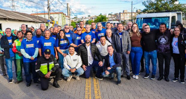 O prefeito de Osasco, Gerson Pessoa, acompanhado do vice-prefeito Lau Alencar, secretários municipais e vereadores, deu início ao programa "Prefeito no Bairro